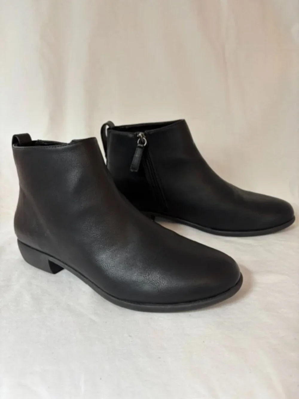Aerosoles Sloan Black Faux Leather Low Heel Ankle Boot Women's Size 8.5M